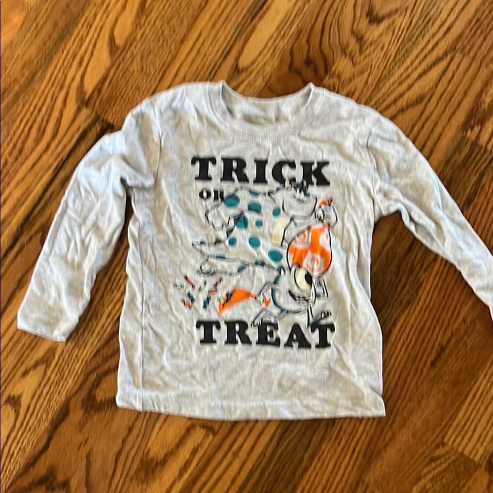 Kids Halloween Trick or Treat Shirt - Gray